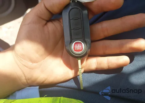 2012 Fiat 500 Pop z USA, uszkodzony, nr VIN 3C3CFFAR3CT233703